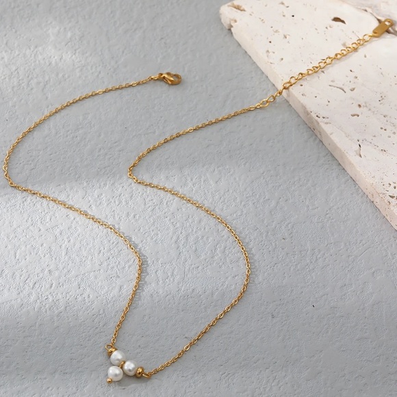 ‼️SALE‼️18K Gold Plated Natural Freshwater Pearl Necklace - Picture 3 of 5